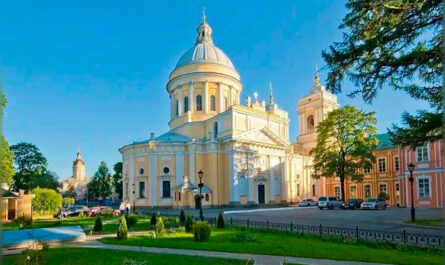 Александро-Невская лавра в Санкт-Петербурге
